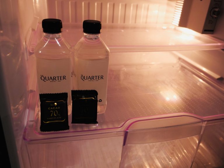 客室冷蔵庫内観