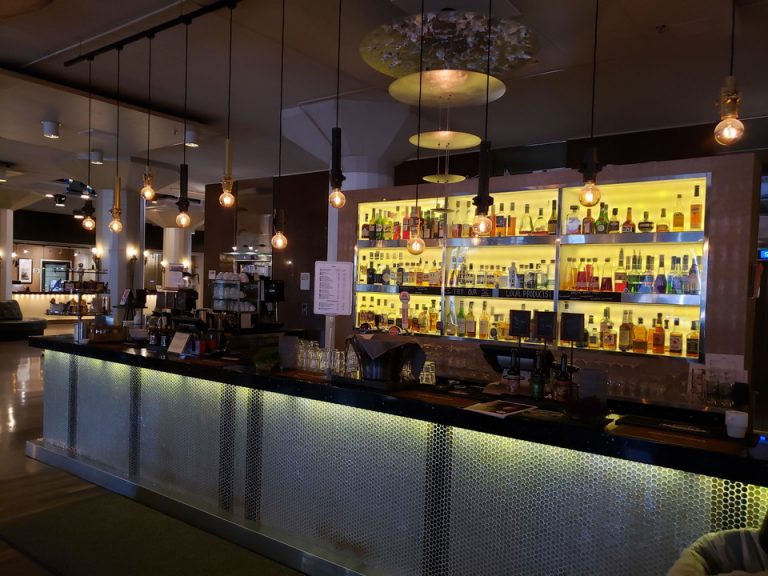 館内レストラン&1BAR 外観(入口)