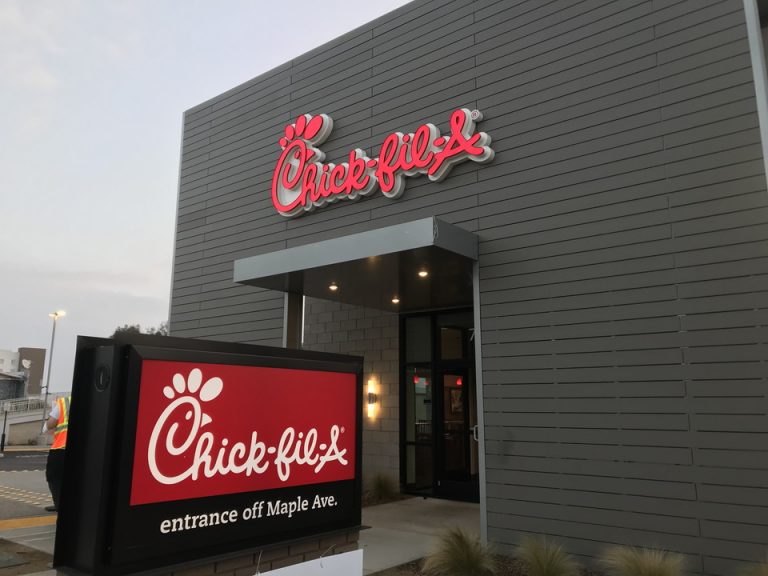 徒歩圏内にファストフード店がありました