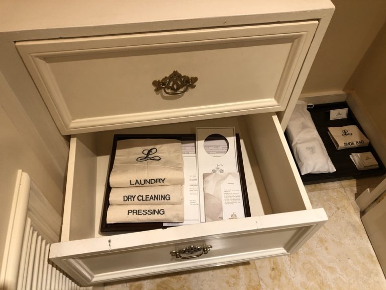 クローゼット中の引き出し