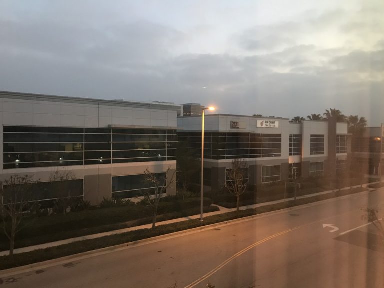 窓からの景色エアチャイナと言う看板も見えていました