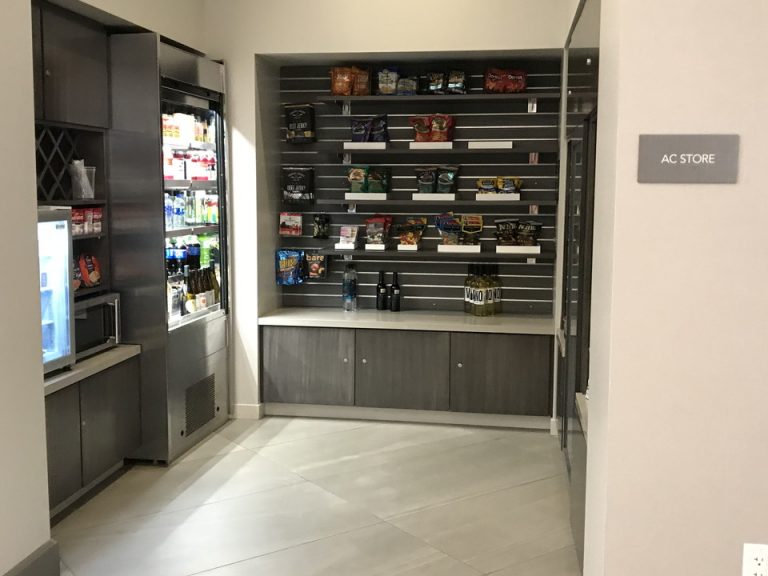 フロント横AC STORE