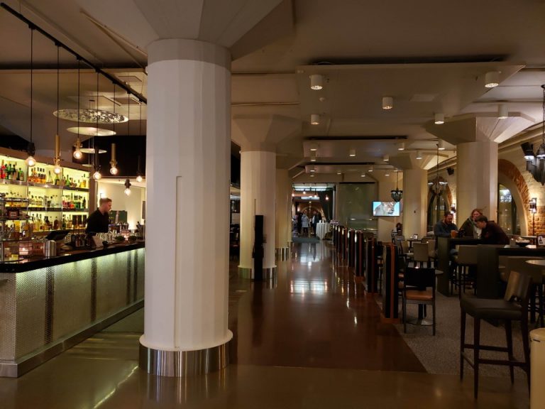 館内レストラン&1BAR 外観(入口)2