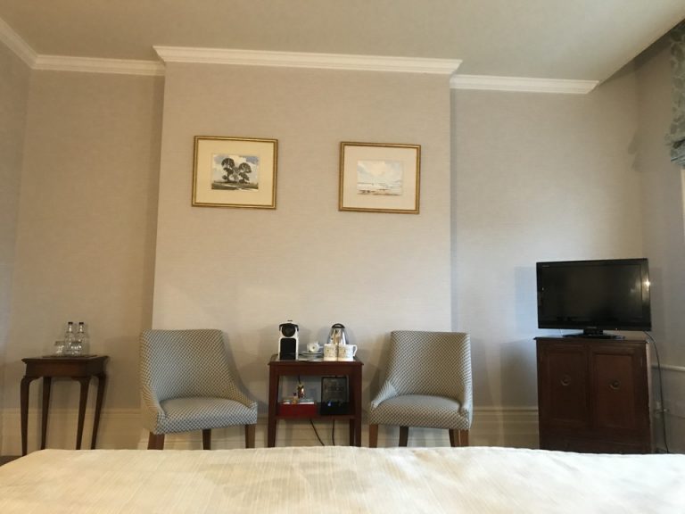 ベッド方面からテレビ