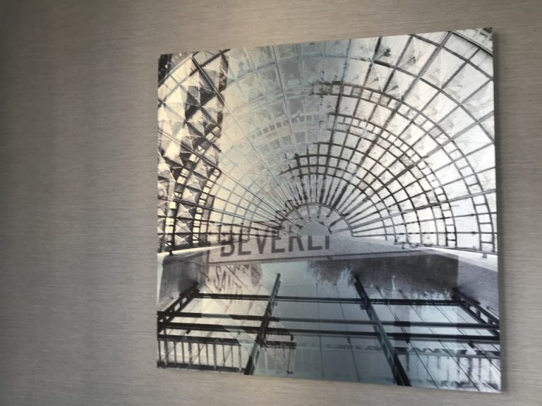 客室にはビバリーと書かれた絵もかかっていました