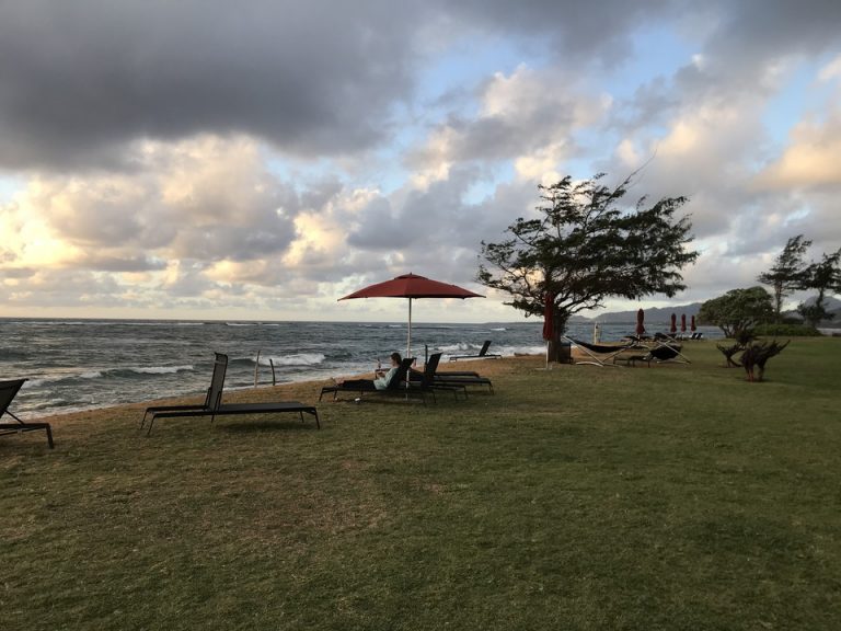 ホテル前ビーチエリア