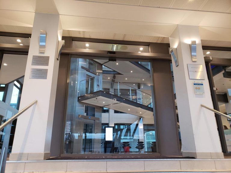 エントランス内観1