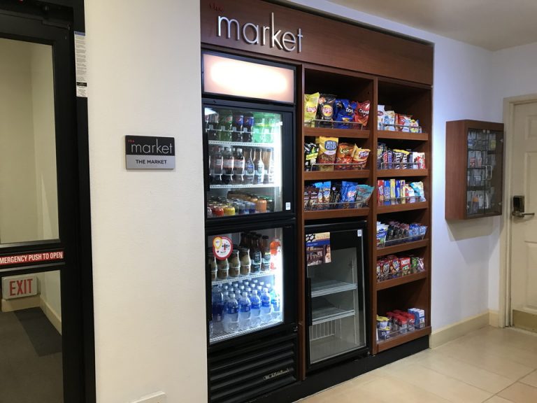 フロント横マーケット