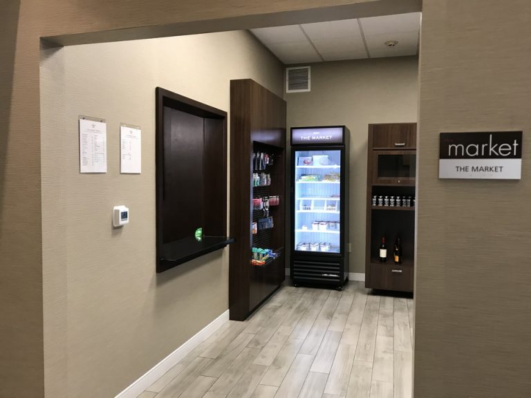 フロント横マーケット