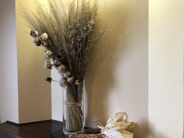 本館も別館もこのようなお花や植物が飾られていて全部、すべて生花(本物)でした。