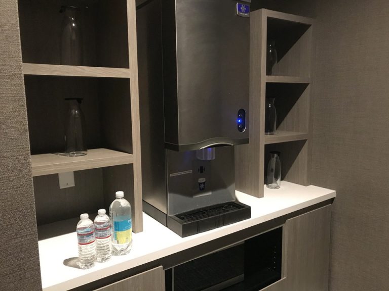 宿泊回エレベーター横にはハイドロステーションがありお水を無料で提供されていました