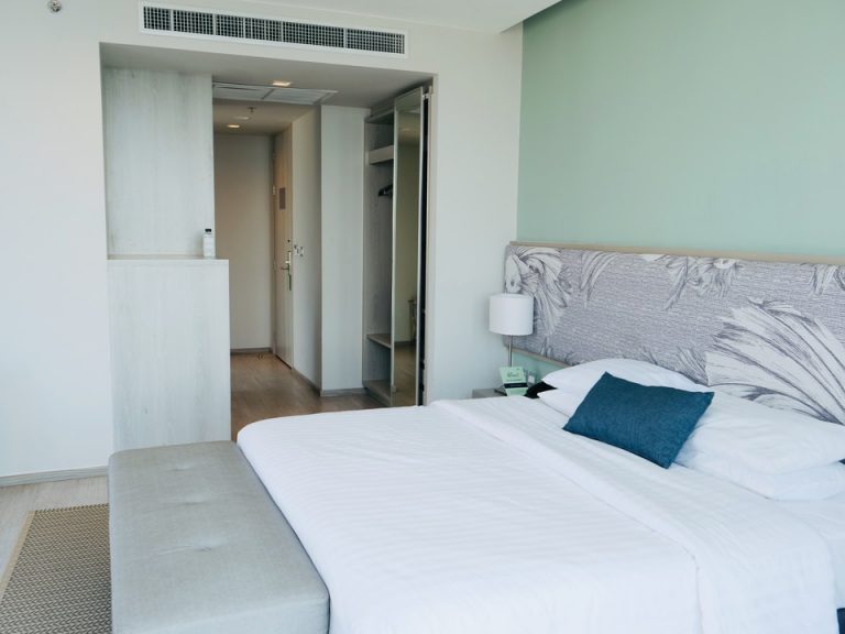 客室中から入口