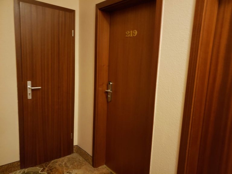 客室入口外観ドア