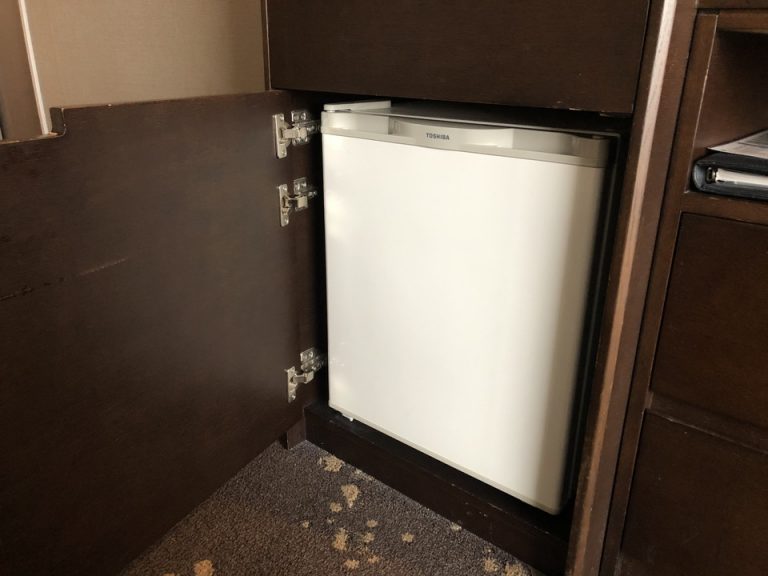 冷蔵庫の外扉を開けた状態
