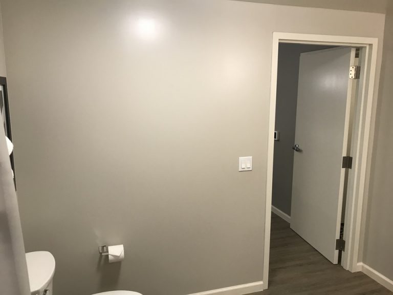バスルーム屋から入り口にかけて