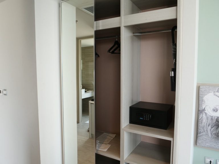 クローゼット内観2