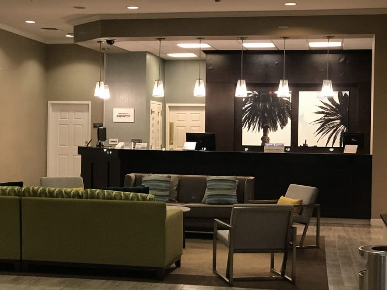 フロントカウンター