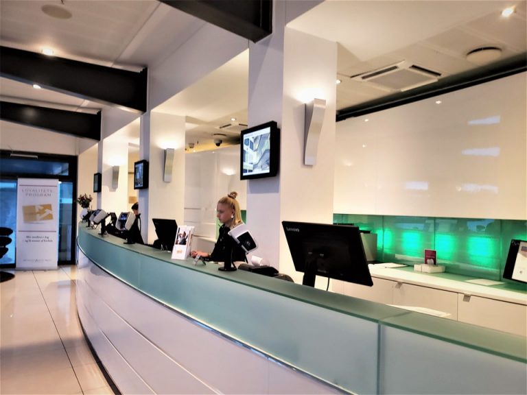 フロントカウンター