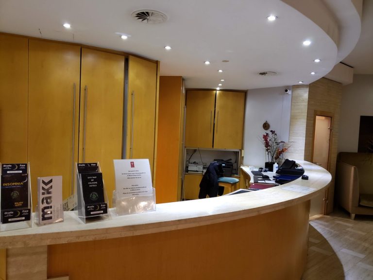 フロントカウンター