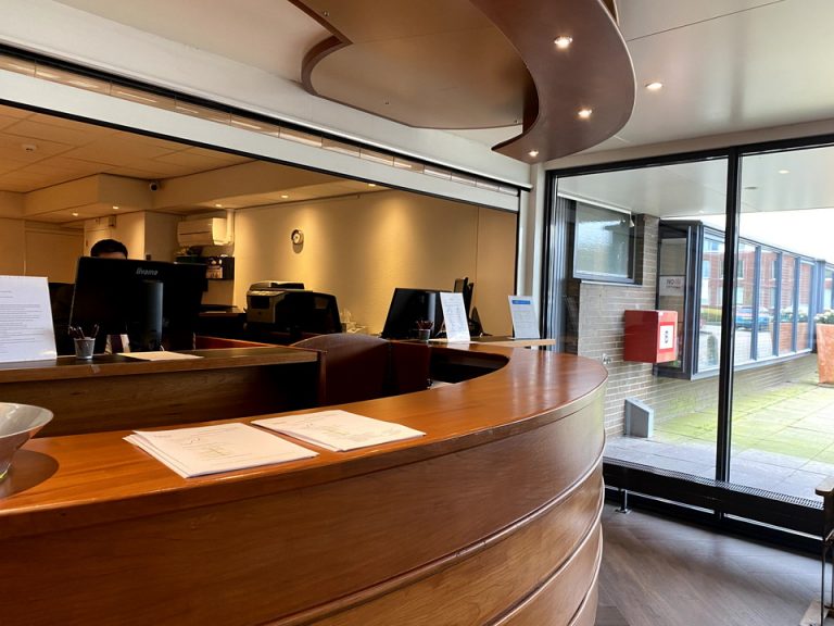 フロントカウンター