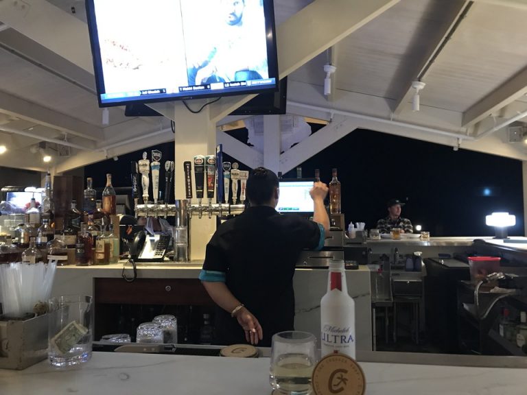 プールサイドバー