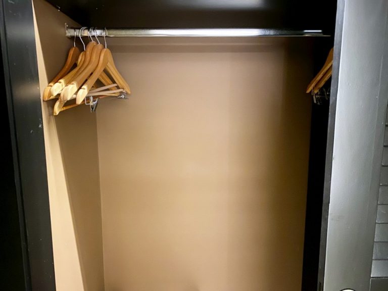 クローゼット外観(開けた状態)