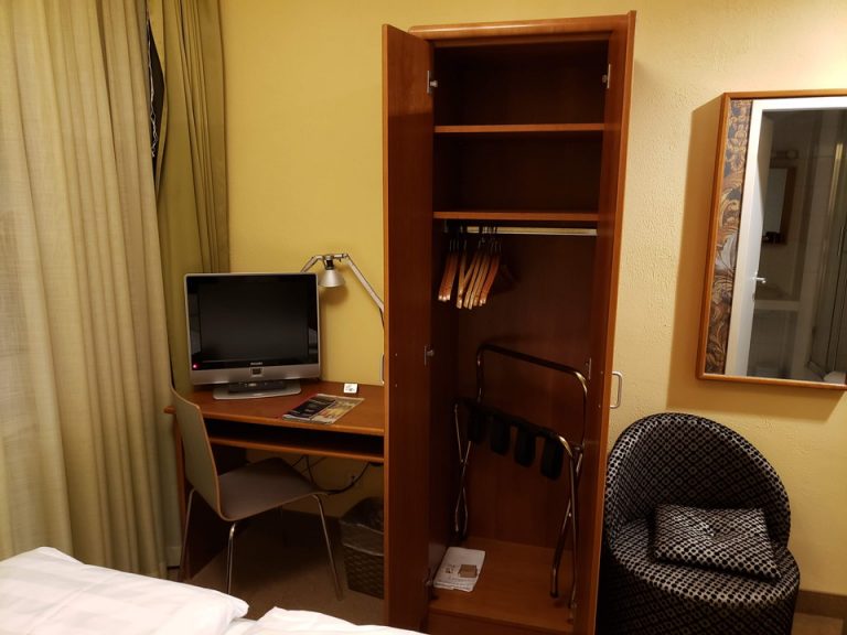 クローゼット外観(開けた状態)