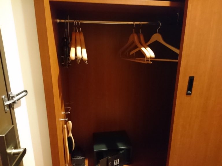 クローゼット外観(開けた状態)