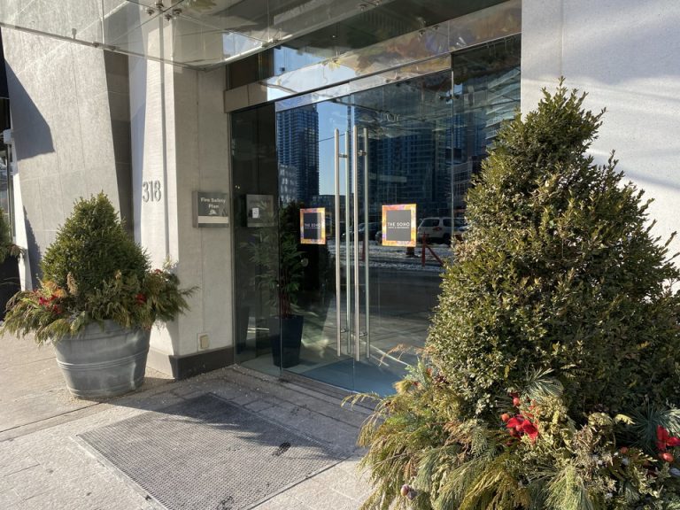 エントランス外観