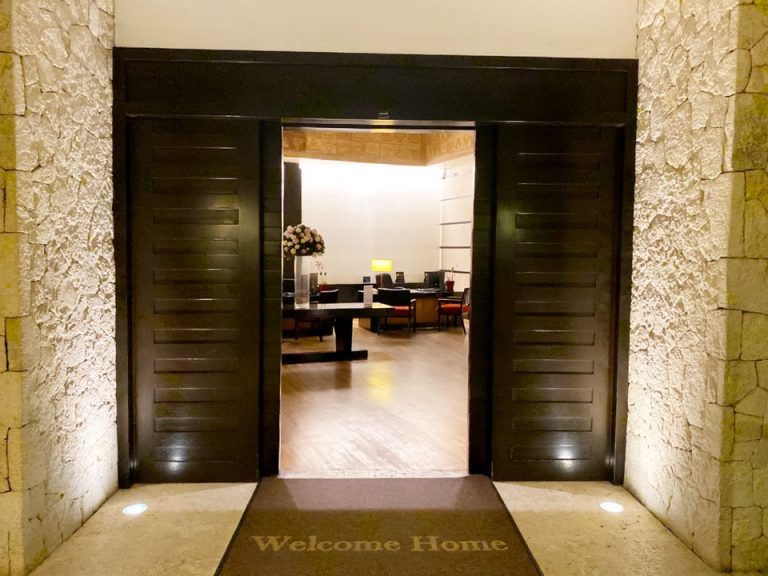 エントランス外観