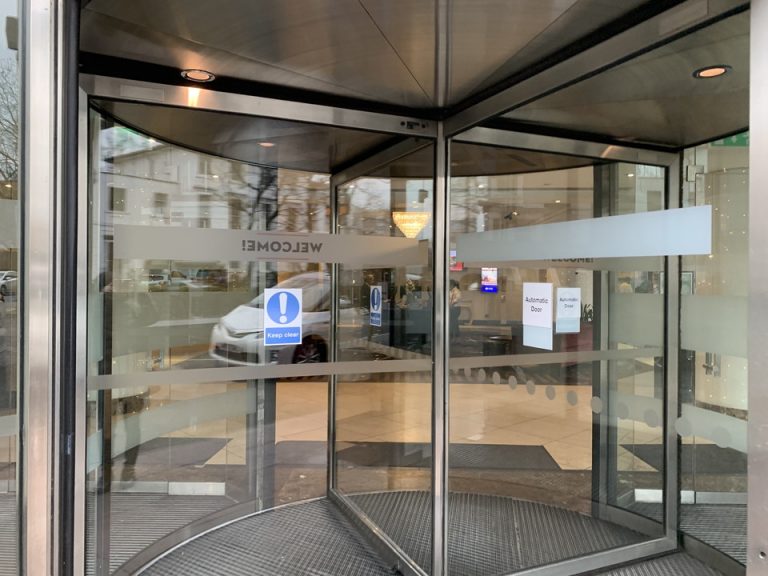 エントランス外観