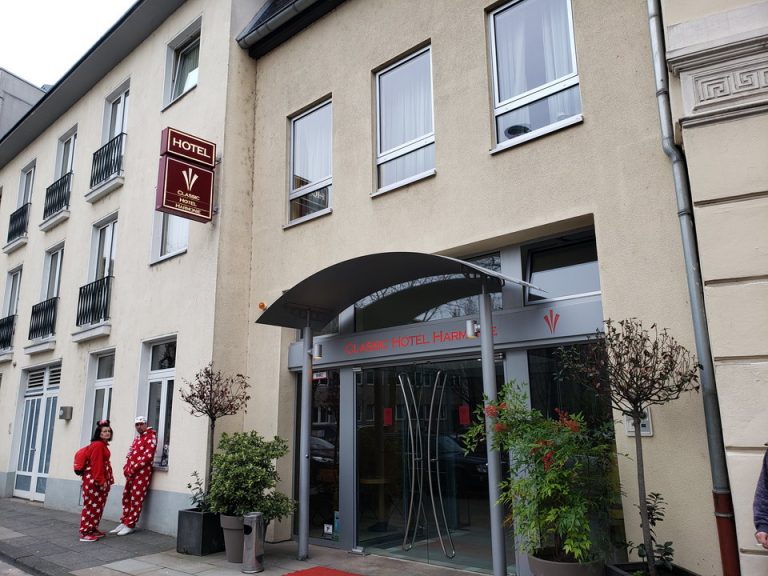 エントランス外観3