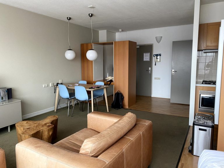 客室全体(入口方向)2