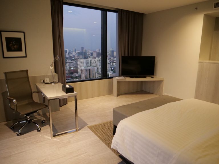 客室ベットからTV