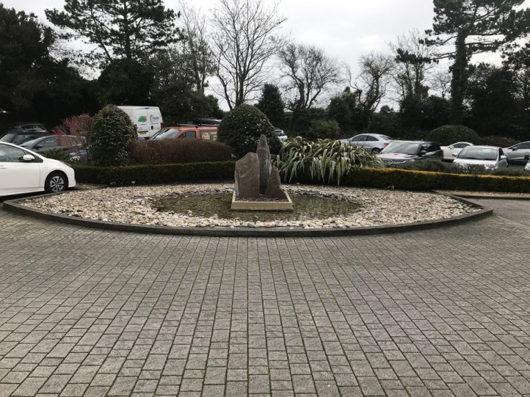 ホテル入口 ホテル内から外撮影