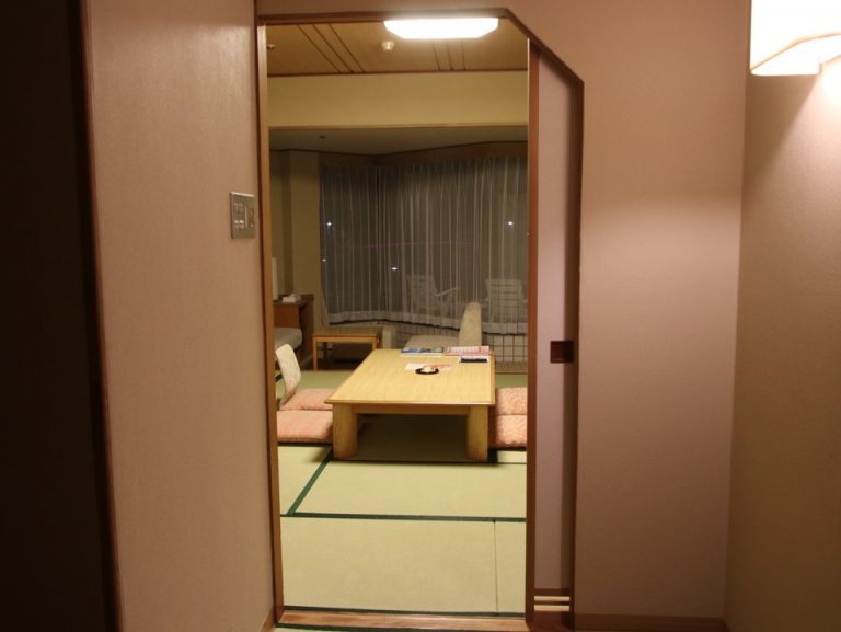 客室入り口