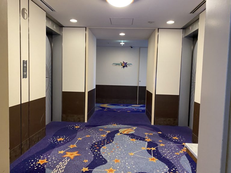 6階エレベーターホール