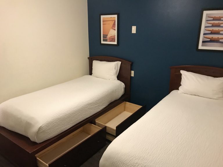 ベッド下の収納スペース(1)