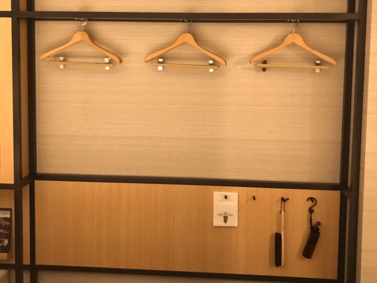 クローゼットがわりの服をかける場所