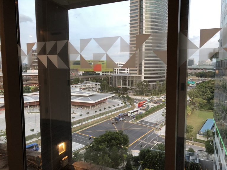 10階エレベーター付近の窓からの眺め