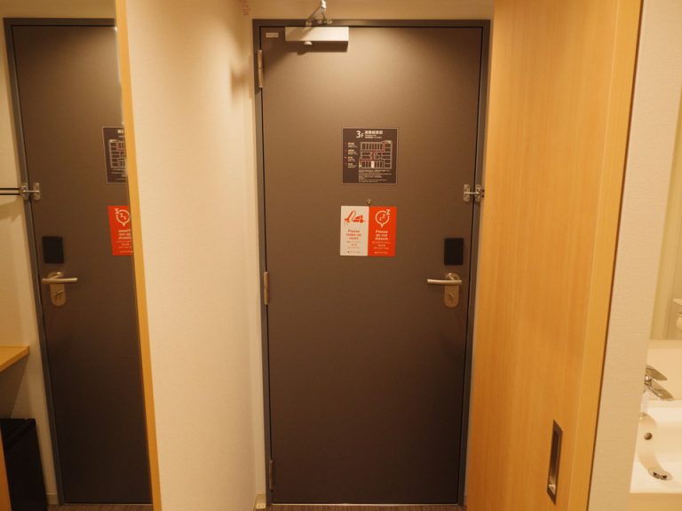 客室入口内観ドア2