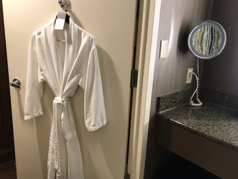 時代を感じるバスローブ