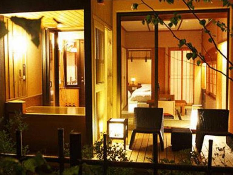 255470_110316083436893