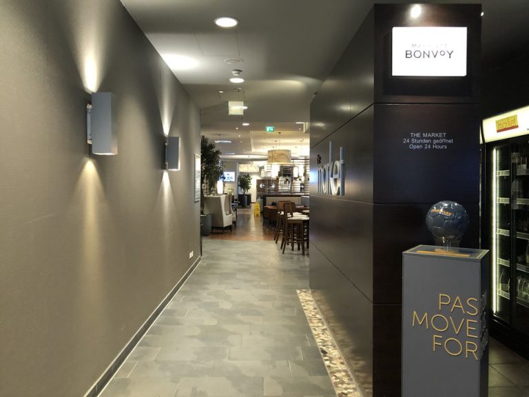 朝食会場入り口