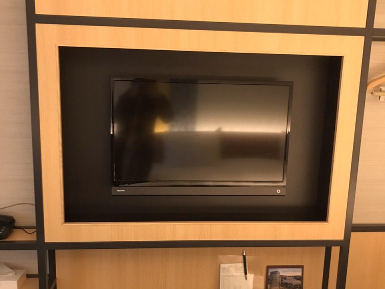 ベッド方向からテレビ