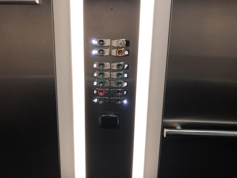 エレベーター回数ボタン2