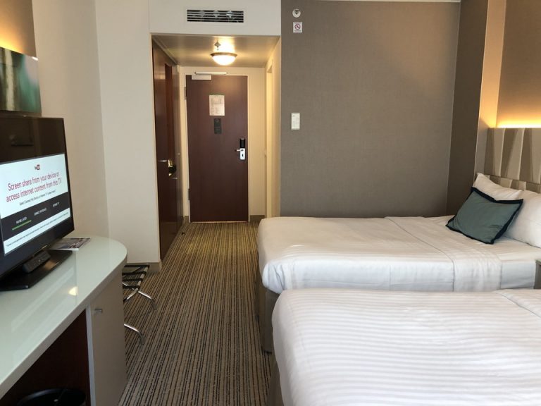 客室全体 入り口方向