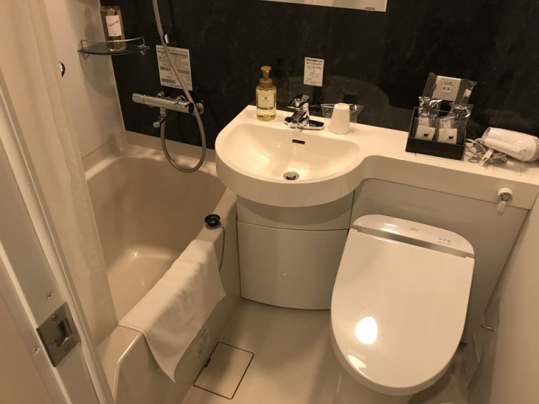 トイレ全体別角度