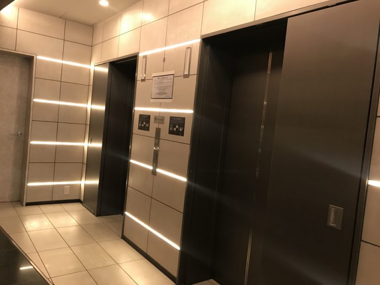 入口エレベーターホール2