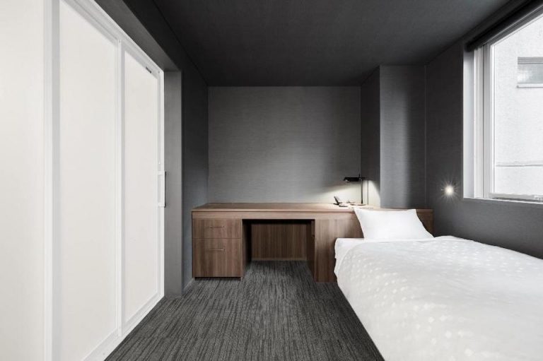 5931177_18111517470069726786